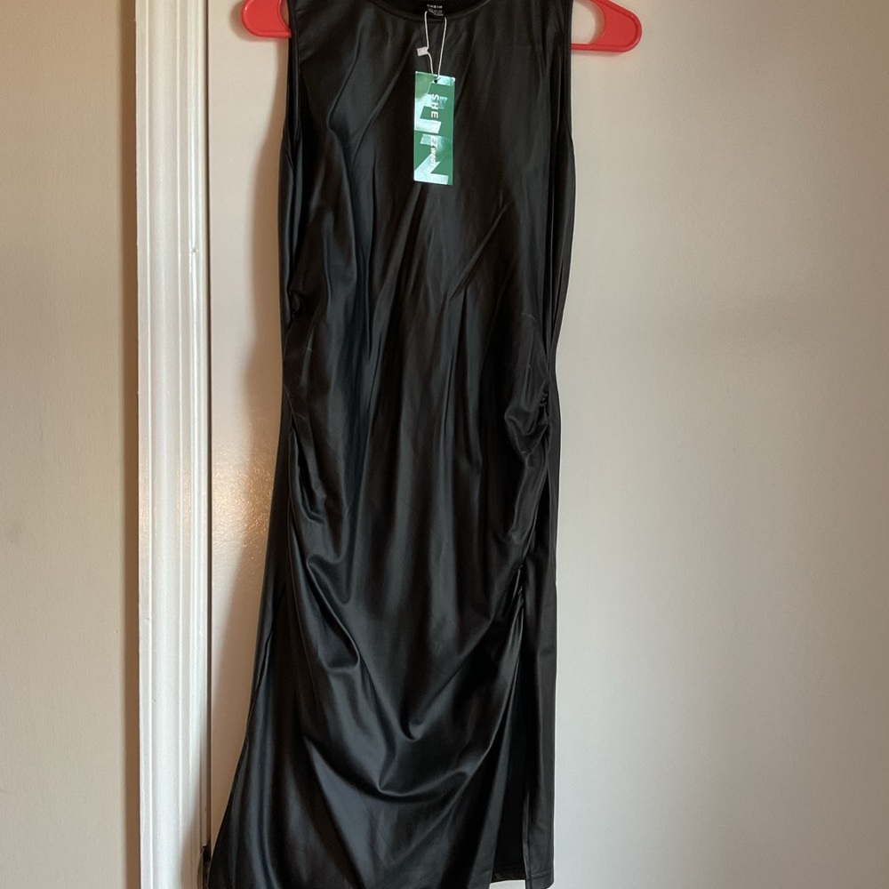 Black Sleeveless Dress